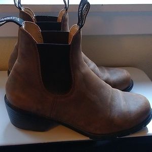 Heeled blundstone boots!